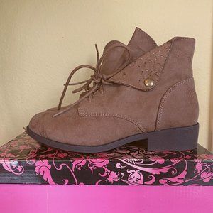 Womens "Qupid" Flat Heel Suede Desert Boots - New in Box - Size 6.5